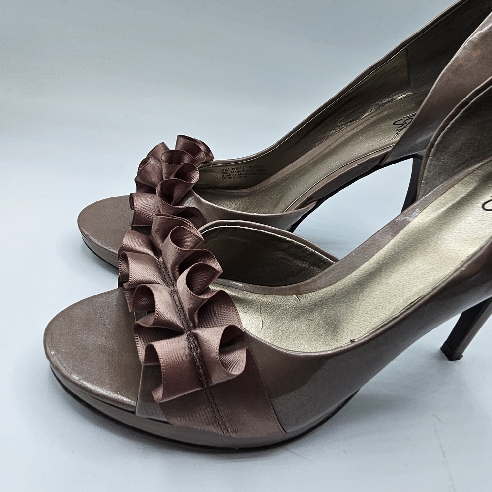 Carlos Santana "Pretty" Bronze Brown Ruffle Peep-Toe Heels - Picture 3 of 14
